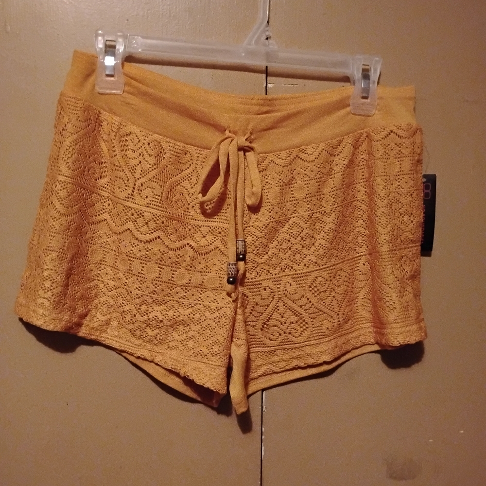 No Boundaries Mustard Lace Athletic Juniors Medium Shorts
